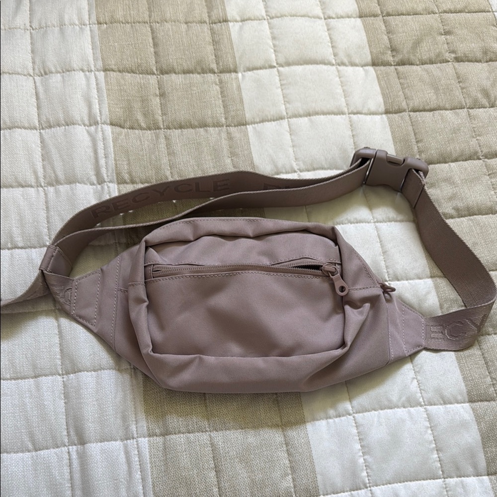 Girlfriend Collective Recycled Waist Bag Belt Bag Fanny Pack